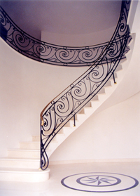portail métallique, escalier en métal